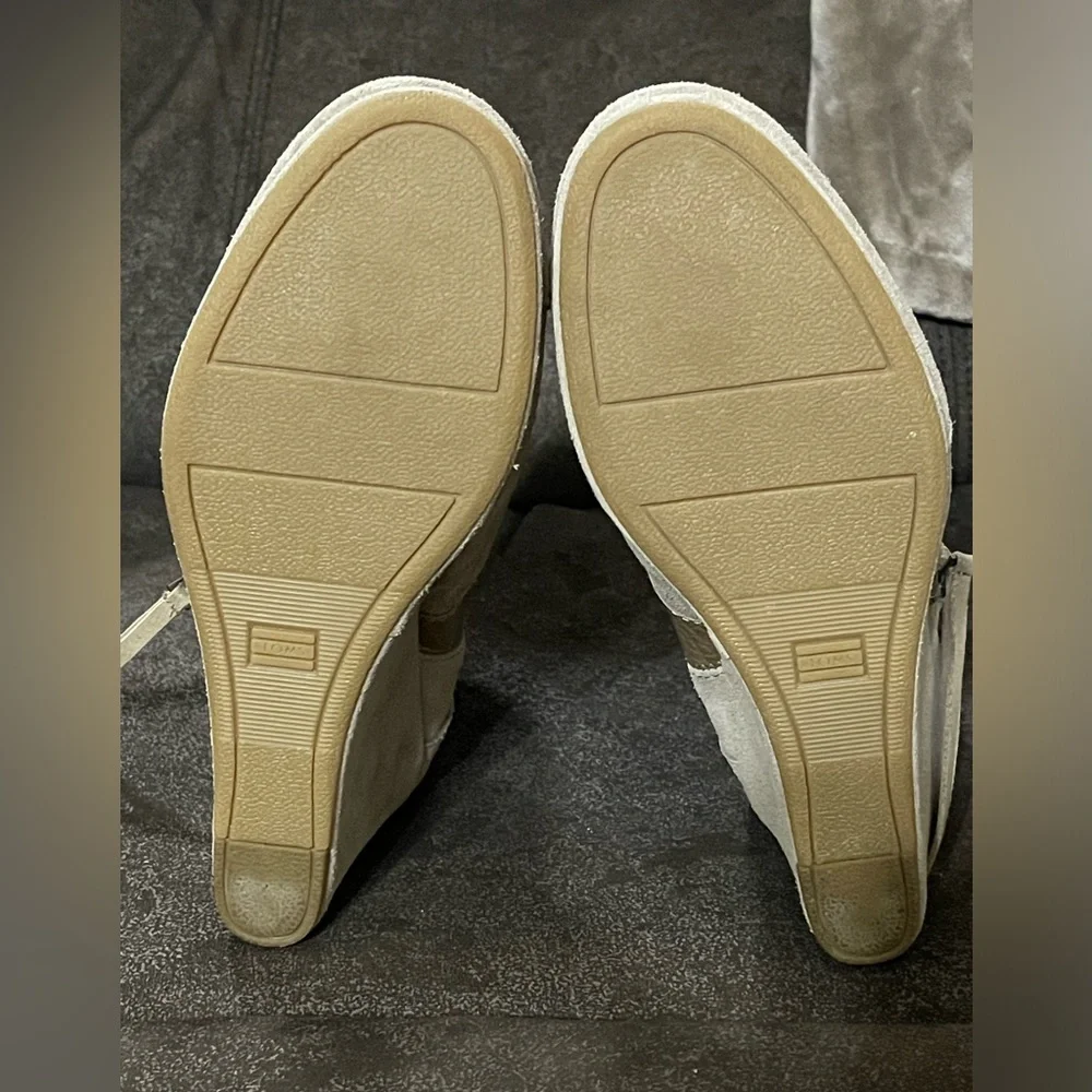 Toms Suede Wedge Ankle Boots in Tan and Cream
